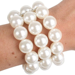 Three strand faux pearl bracelet – vintage costume jewellery 